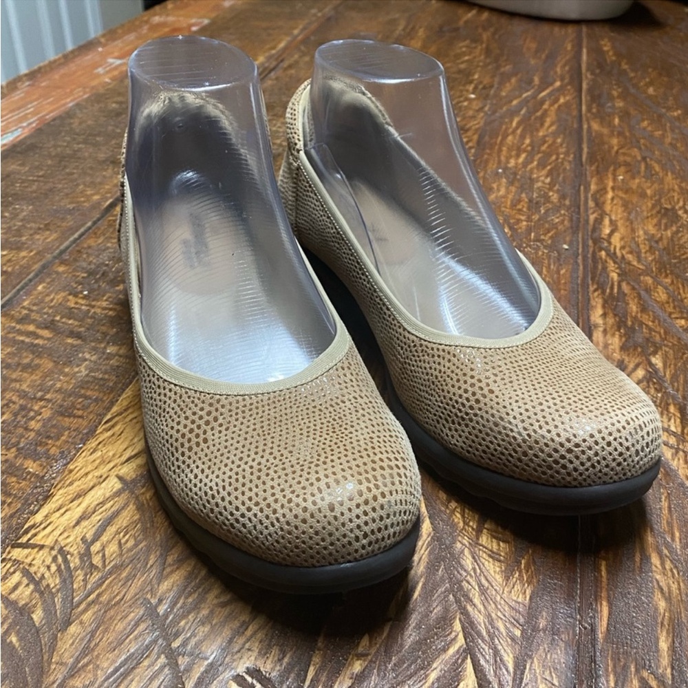 Vaneli Printed Leather Wedge Pumps Donia Taupe Tan Slip On Loafers Size 7.5 - Picture 3 of 10